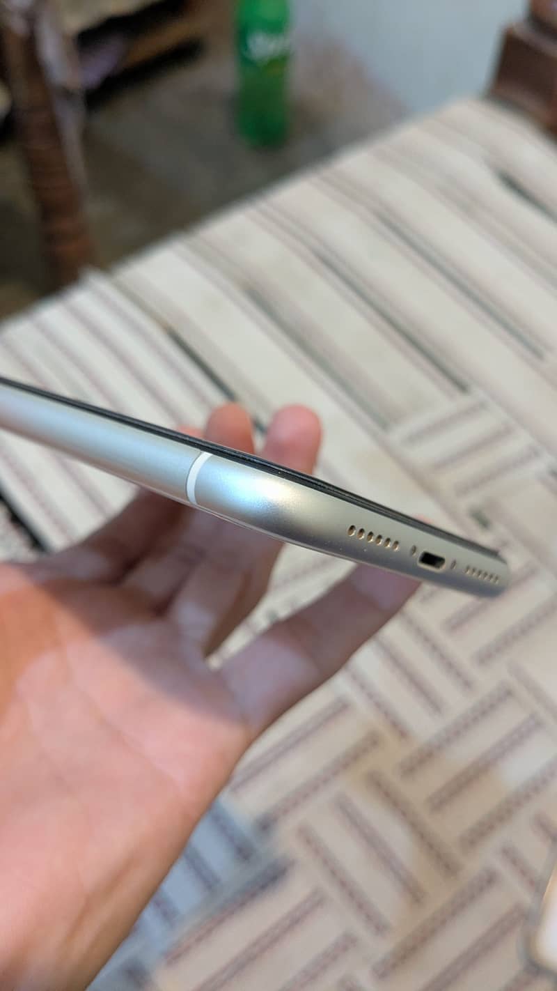Apple iPhone 11 0