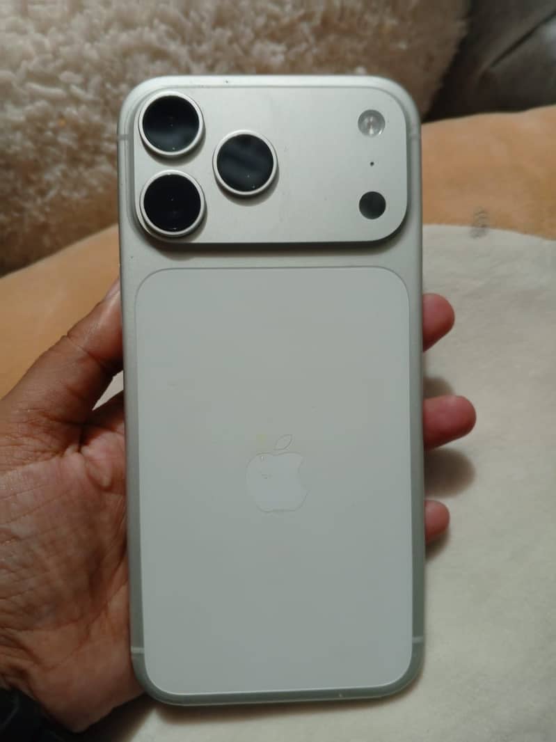 iPhone 17 pro max 1