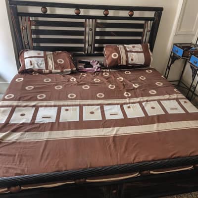iron bed&dressing table