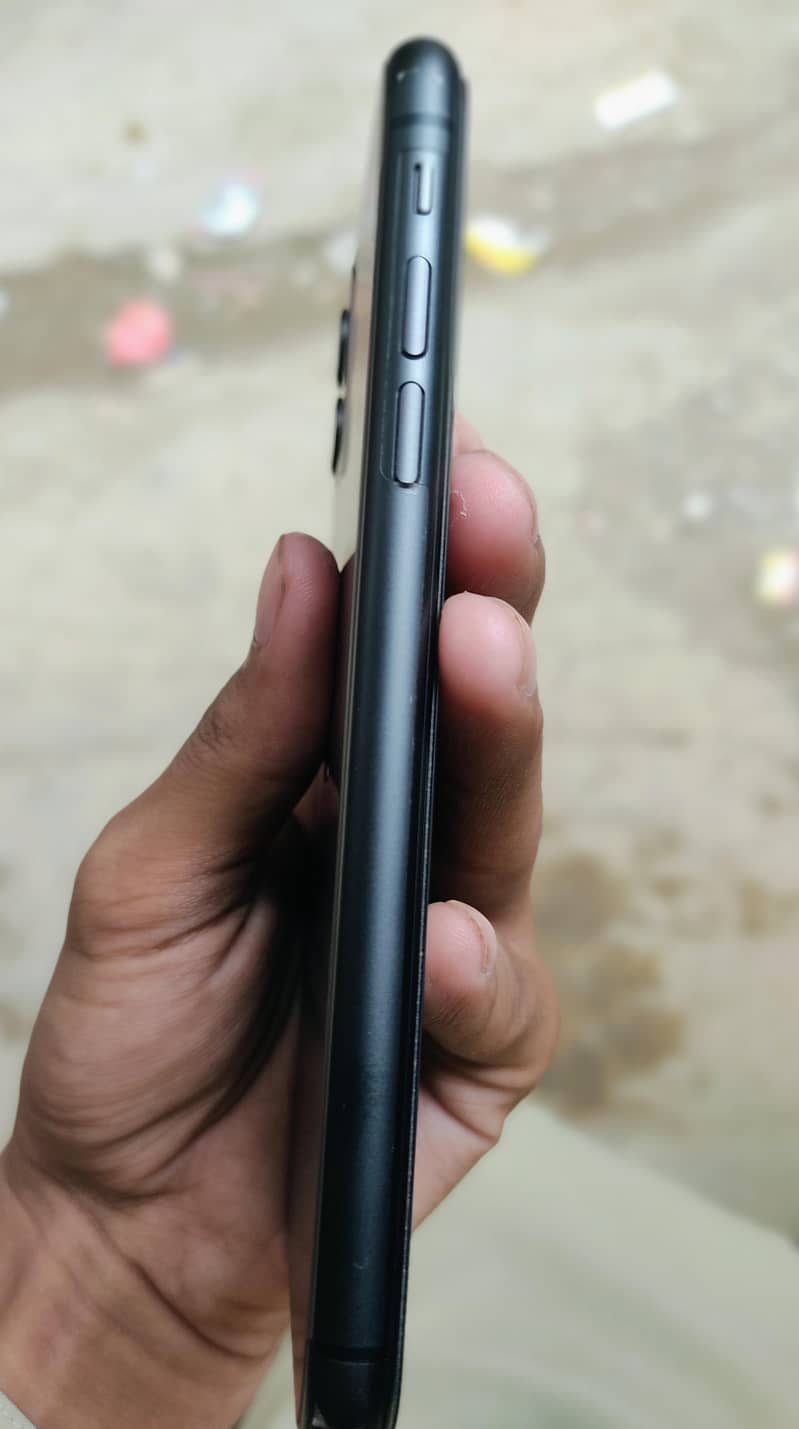 Apple iPhone 11 3