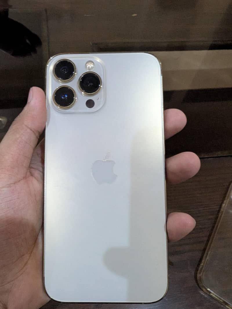 Apple iPhone 13 Pro Max 4