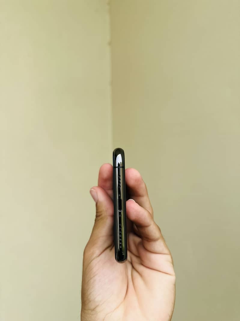 Apple iPhone 11 Pro Max 2