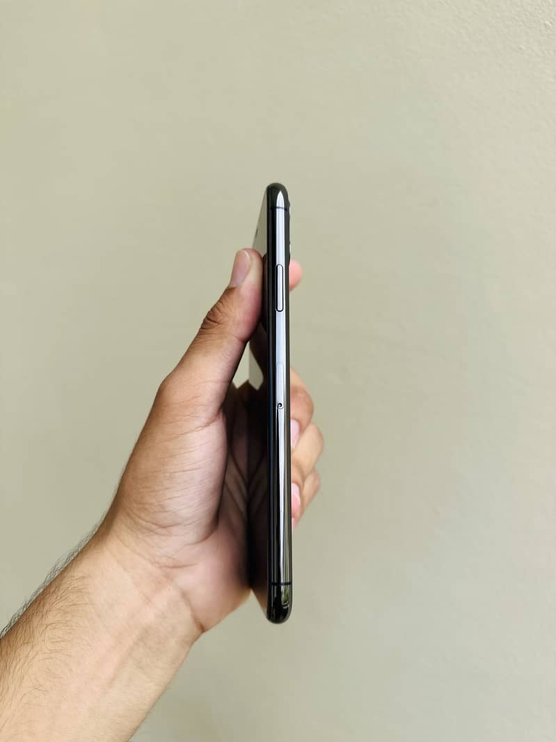 Apple iPhone 11 Pro Max 4