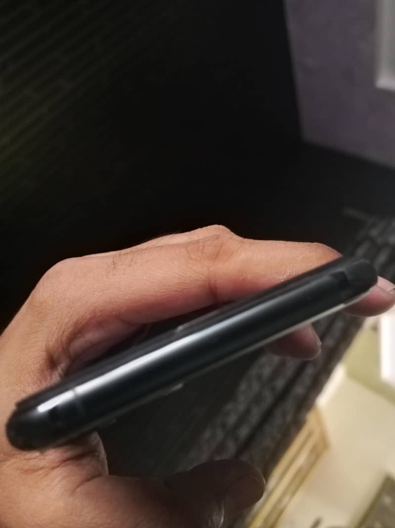 Apple iPhone 11 Pro Max 4
