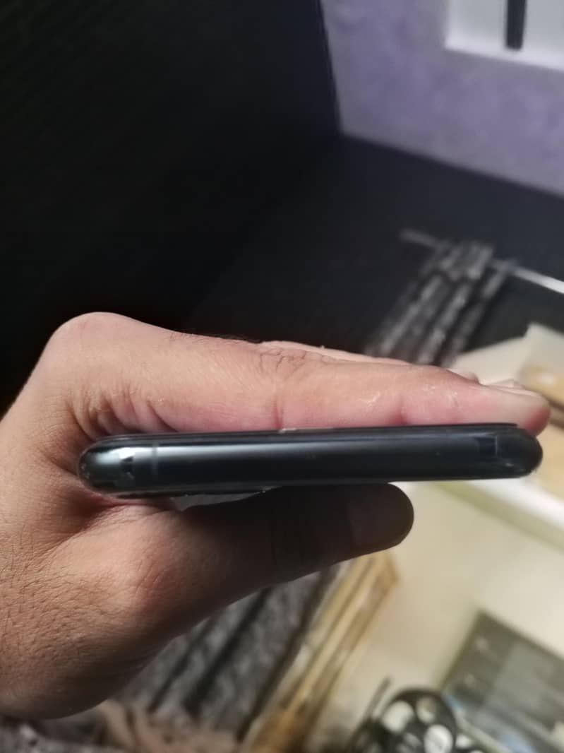 Apple iPhone 11 Pro Max 6