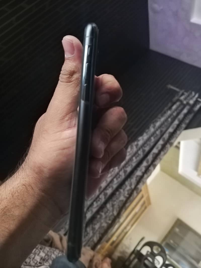 Apple iPhone 11 Pro Max 7