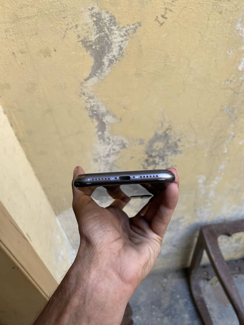 Apple iPhone 11 3