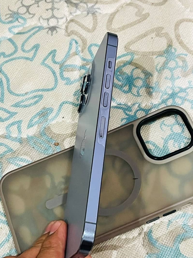Apple iPhone 13 Pro Max 4