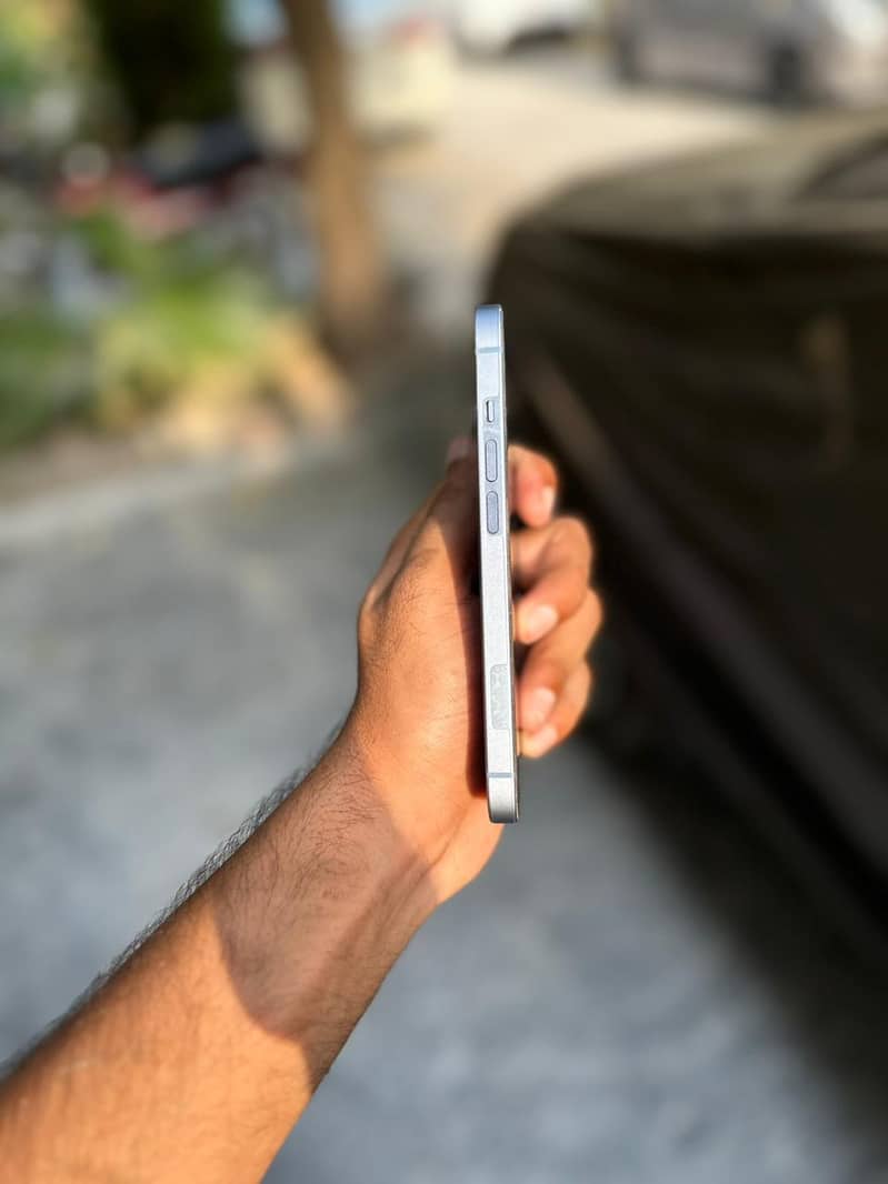 Apple iPhone 14 3
