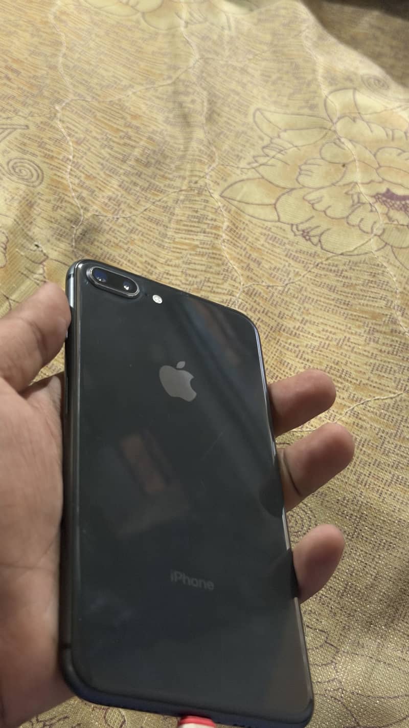 Apple iPhone 8 Plus 0