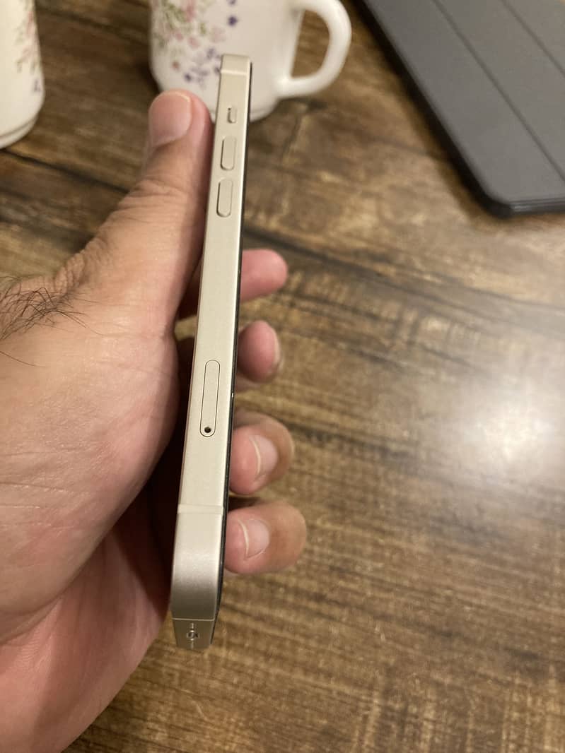 Apple iPhone 14 3