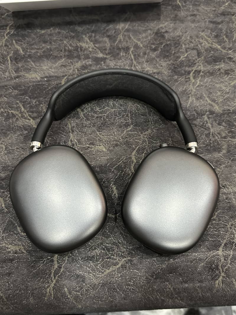 Airpords pro max 5