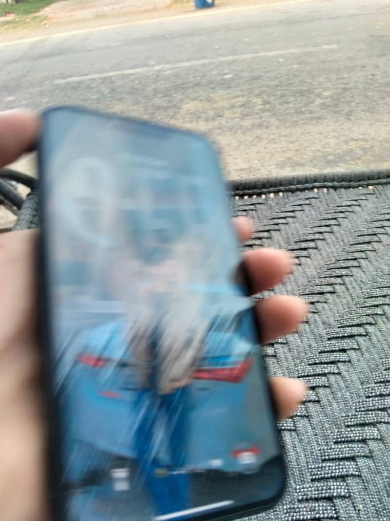 Apple iPhone 13 8