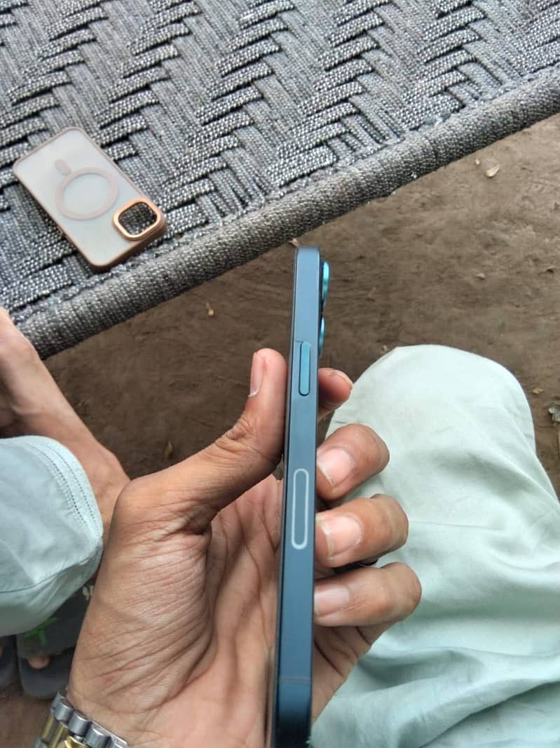 Apple iPhone 13 10