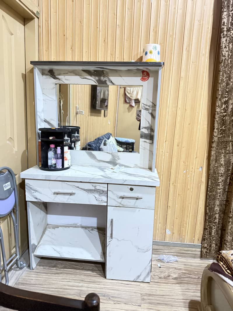 Makeup Vanity 0