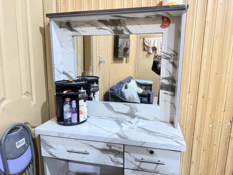 Makeup Vanity 1