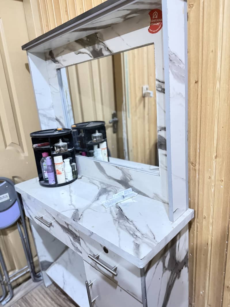Makeup Vanity 3