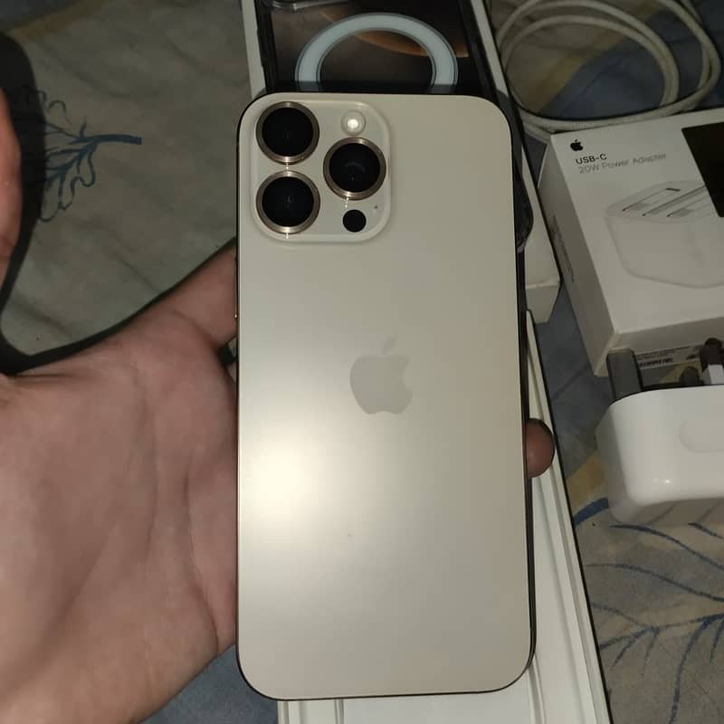 Apple iPhone 16 Pro Max 1