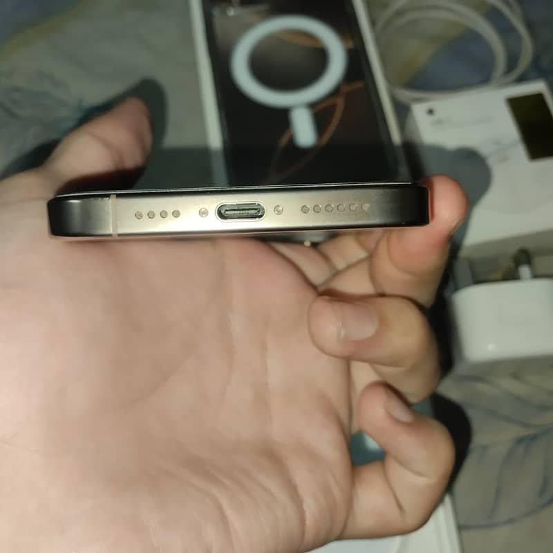 Apple iPhone 16 Pro Max 3