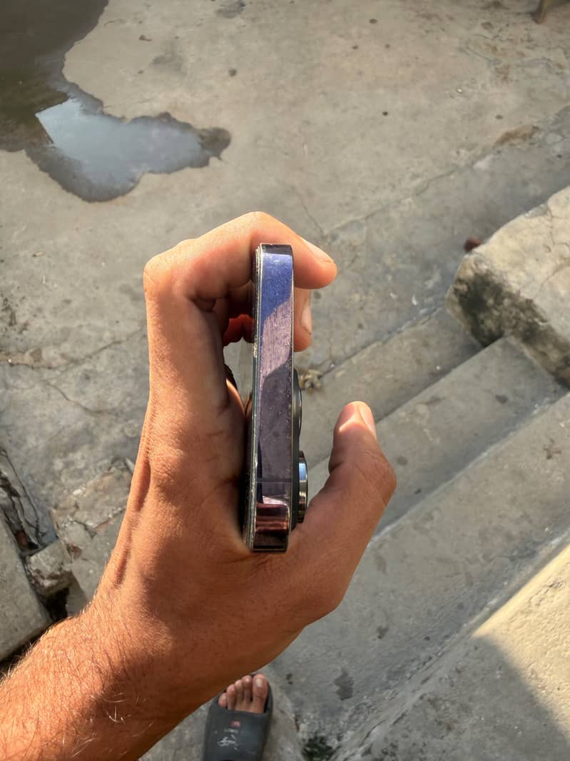 Apple iPhone 14 Pro 2