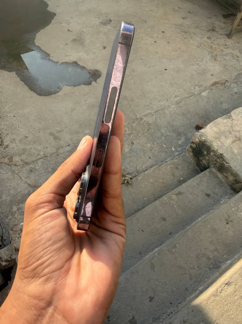 Apple iPhone 14 Pro 4