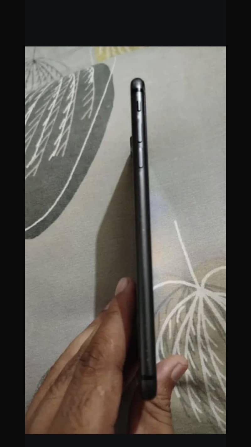 Apple iPhone 8 Plus 2