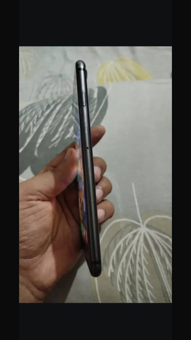 Apple iPhone 8 Plus 3