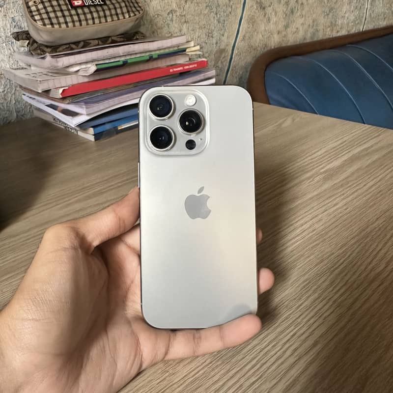 Apple iPhone 16 Pro 6