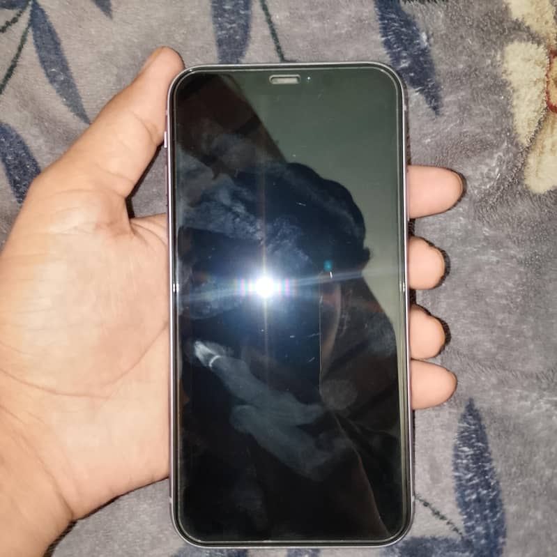 Apple iPhone 11 4