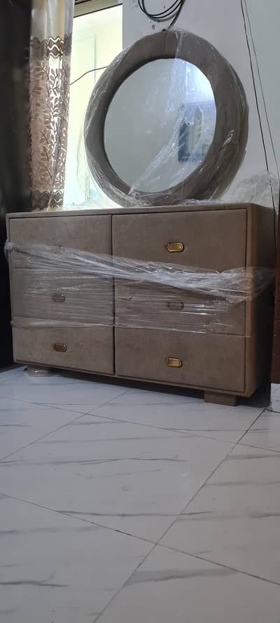 DRESSING WITH MIRROR BRAND NEW NOT USED plz call 03281010987