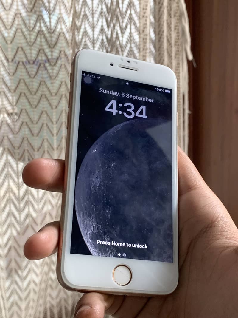 Apple iPhone 8 1