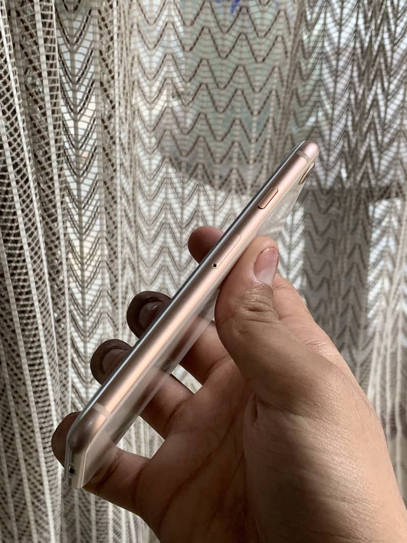 Apple iPhone 8 4
