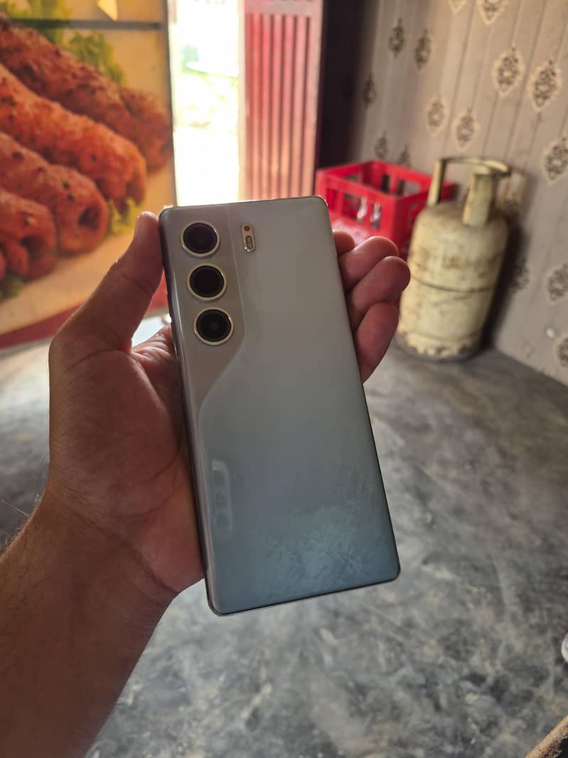 Tecno CAMON 40 Pro 0