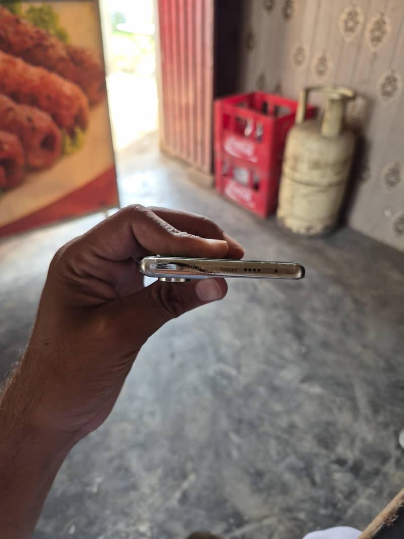 Tecno CAMON 40 Pro 1