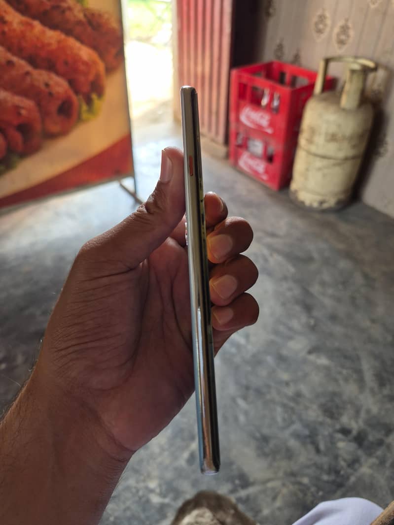 Tecno CAMON 40 Pro 4