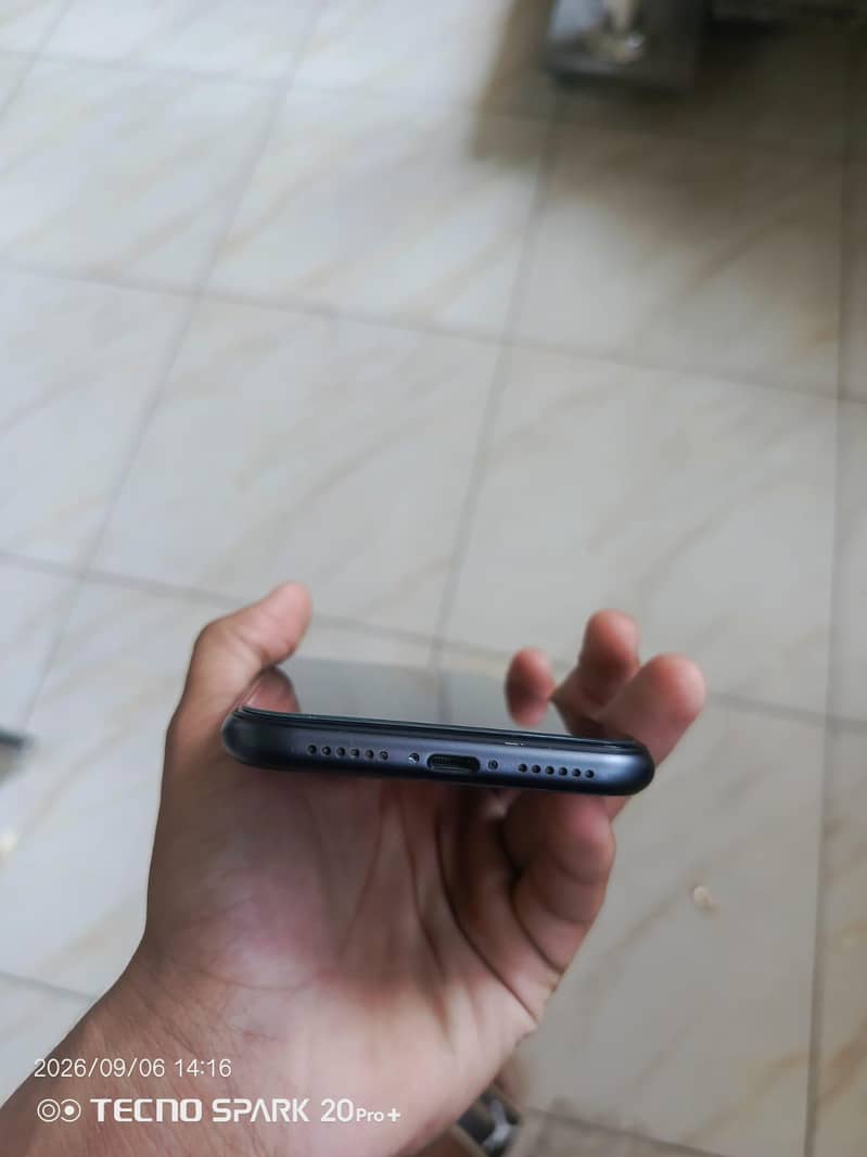 Apple iPhone 11 Non pata (MDM) 3