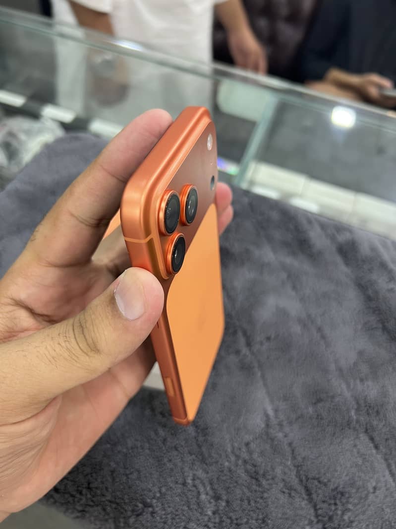 Apple iPhone 17 Pro Max 4