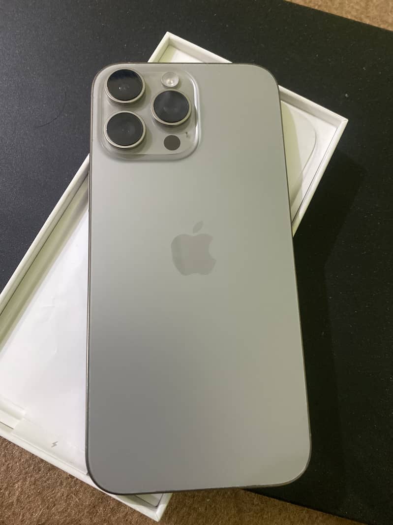 Apple iPhone 16 Pro Max 2