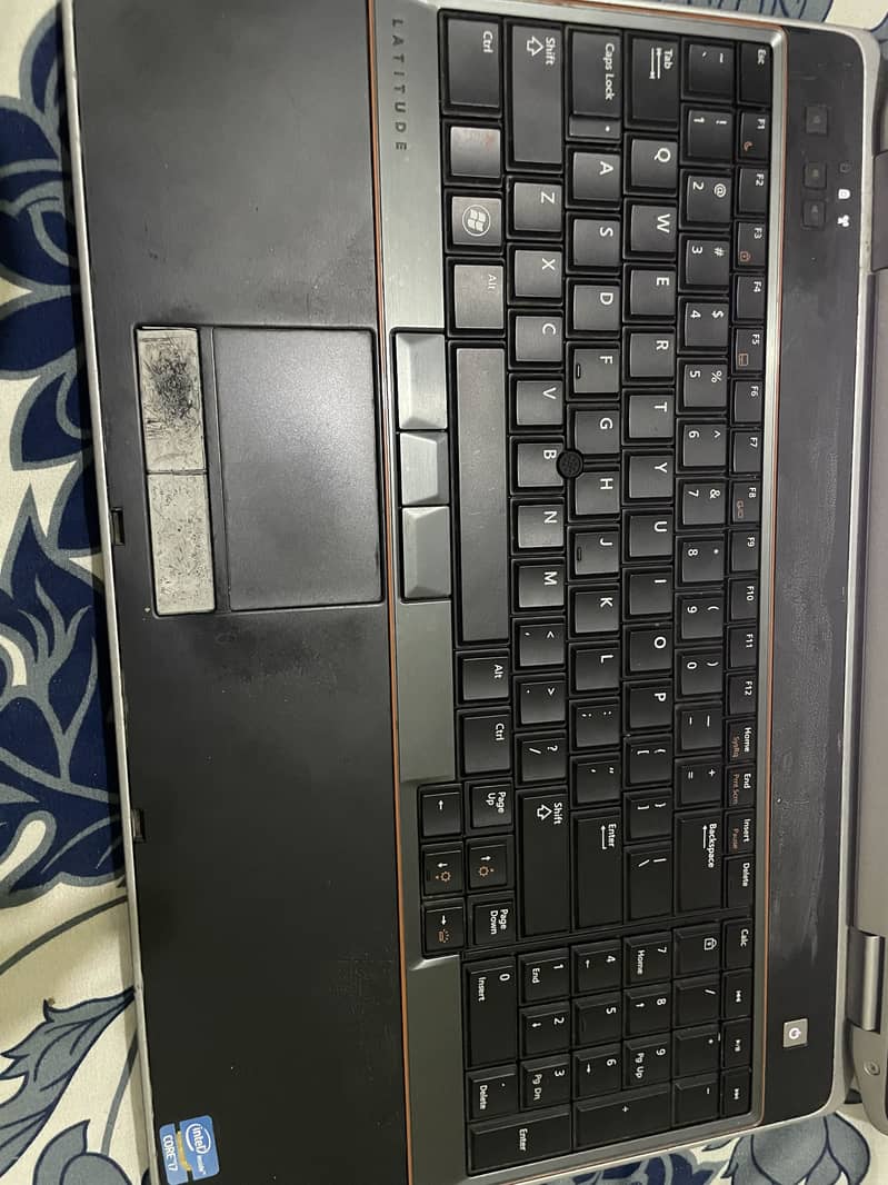 Dell latitude E6520 0