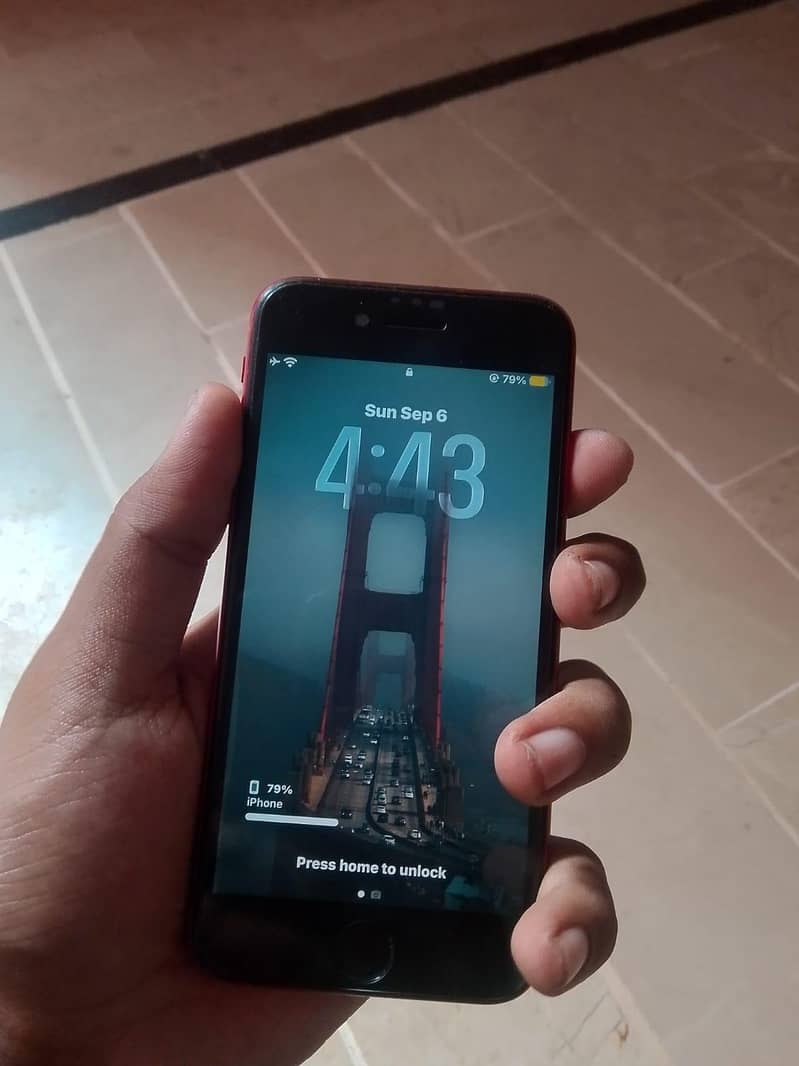 Apple iPhone SE 10