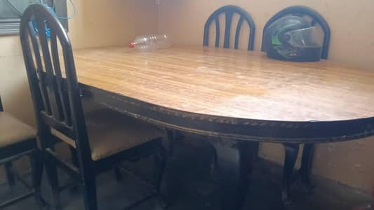 6 Seater Wooden Dining Table – Excellent Condition