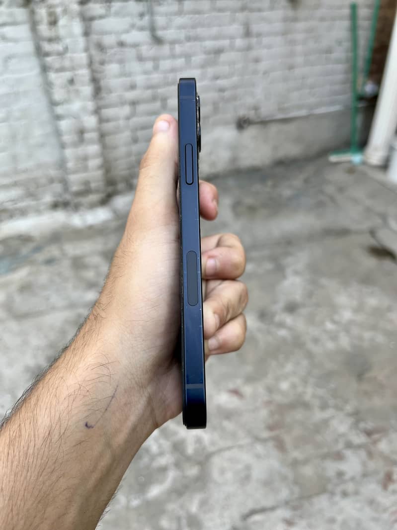 Apple iPhone 12 2