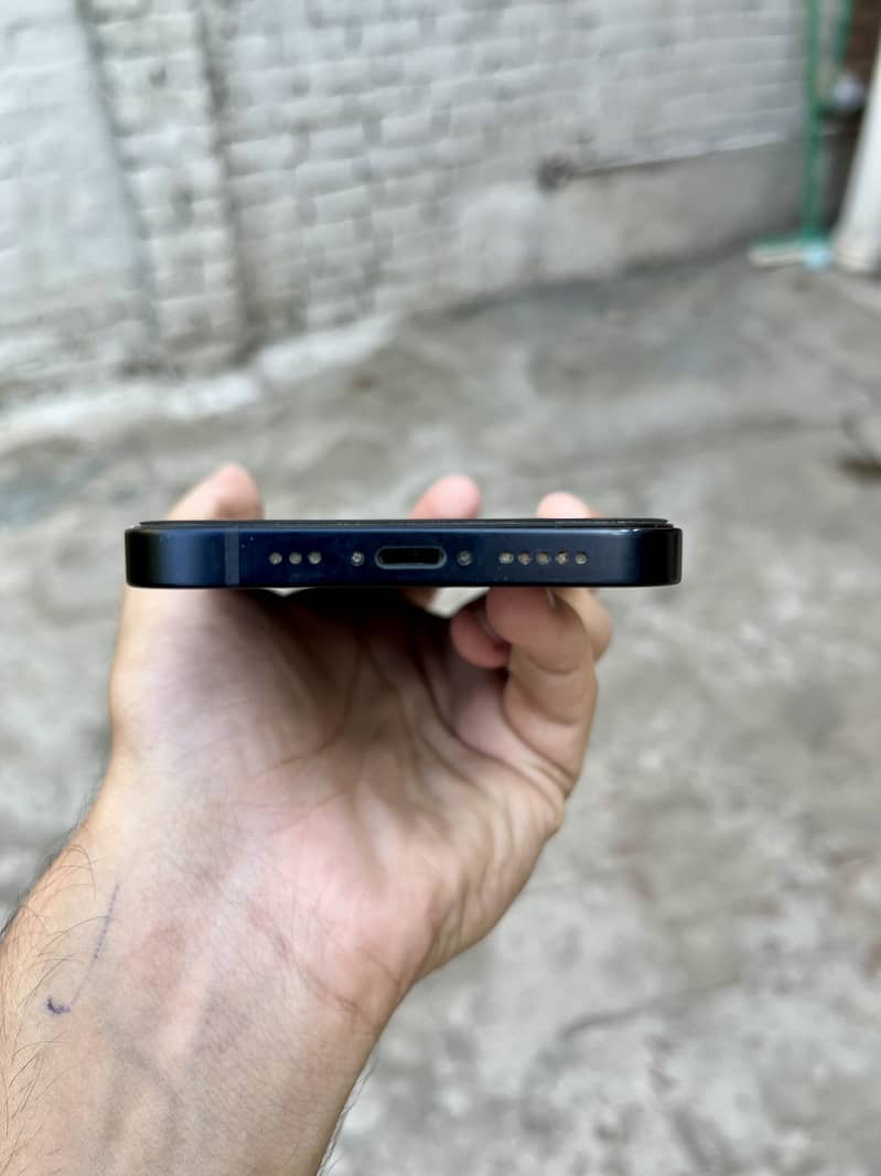 Apple iPhone 12 3