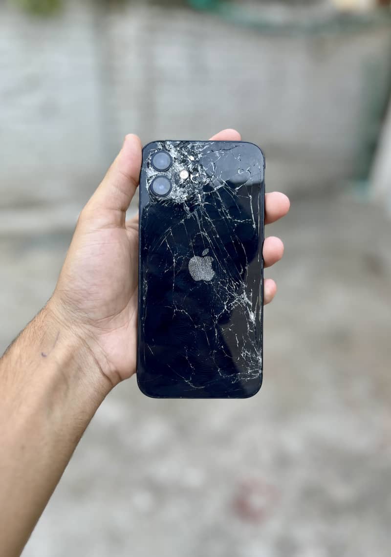 Apple iPhone 12 4