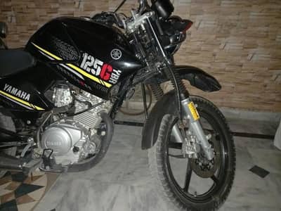 Yamaha YBR125G bkack color carefully used