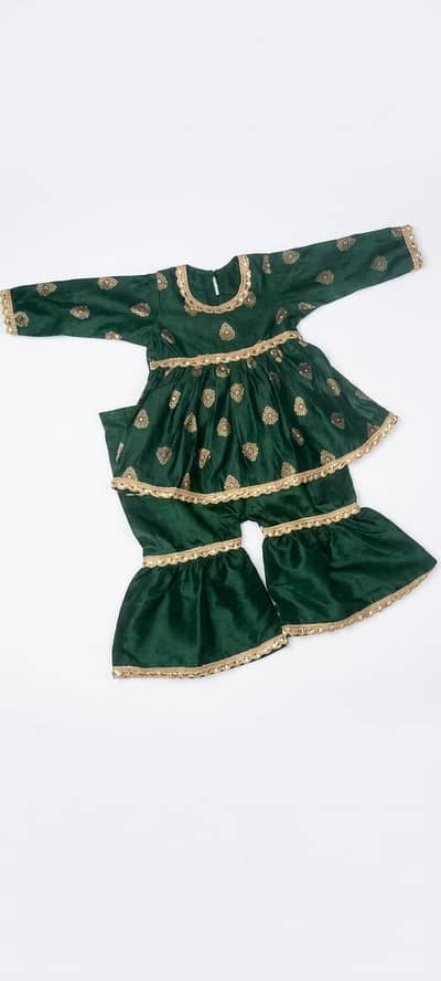 Baby Girl Beautiful Suits Silk pour Clothes Available
