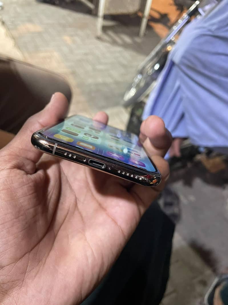 Apple iPhone 11 Pro 1