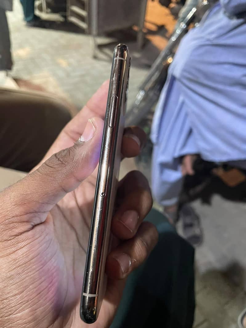 Apple iPhone 11 Pro 2