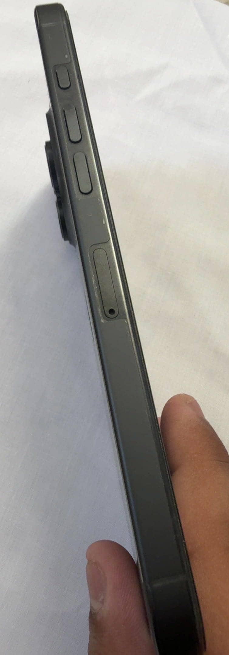 Apple iPhone 16 Pro Max 2