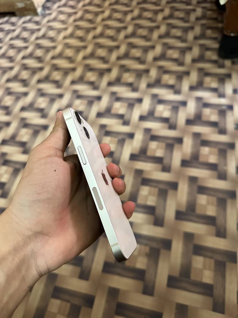 Apple iPhone 13 1